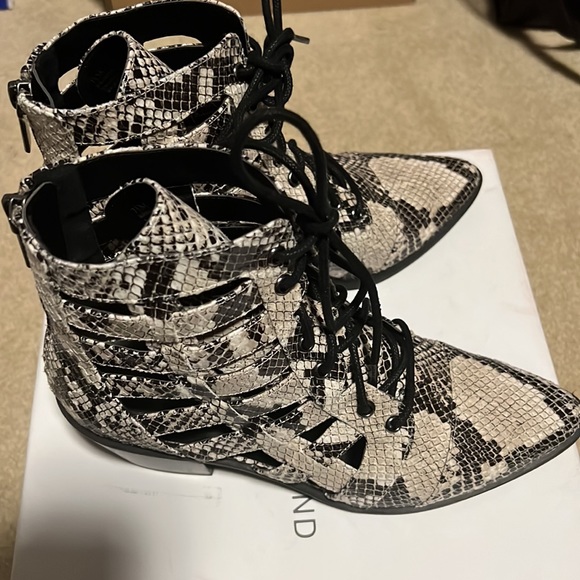 Snakeskin booties - Picture 2 of 6